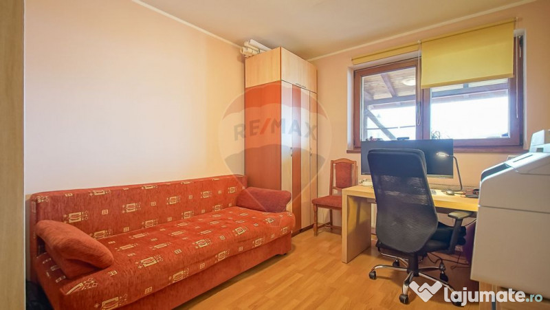 Casă spațioasă și elegantă, teren 1547 mp în Stupin...