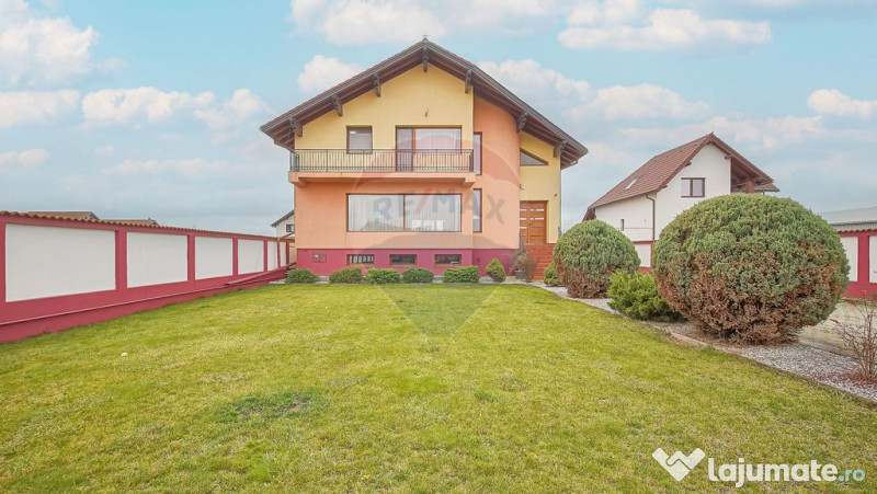 Casă spațioasă și elegantă, teren 1547 mp în Stupin...