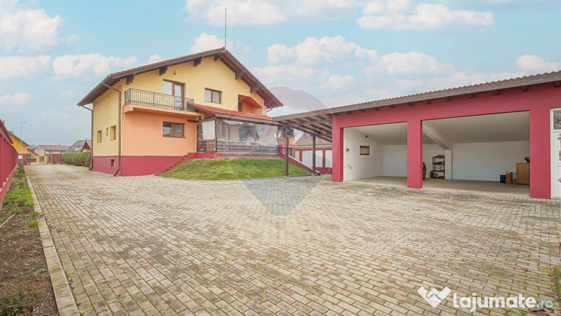 Casă spațioasă și elegantă, teren 1547 mp în Stupin...