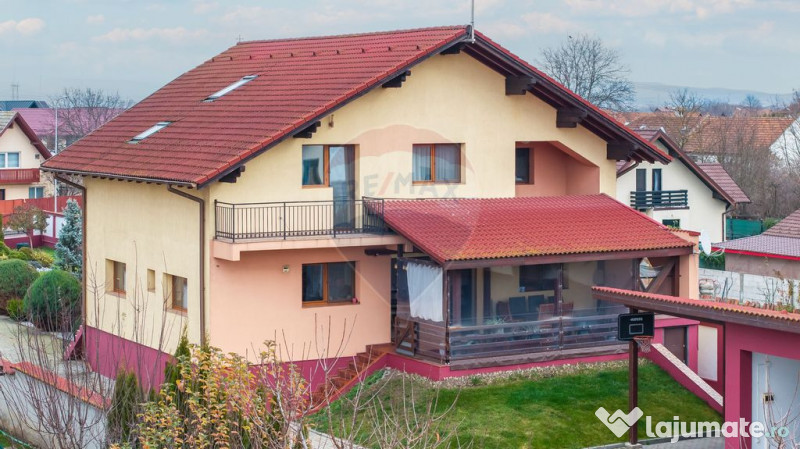 Casă spațioasă și elegantă, teren 1547 mp în Stupin...