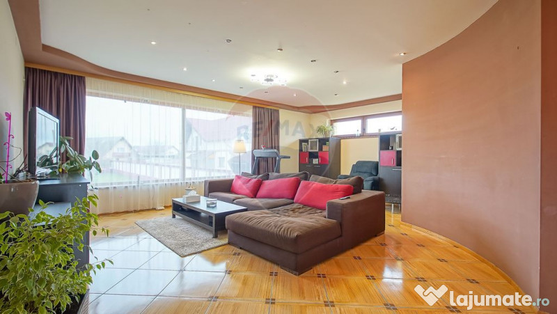 Casă spațioasă și elegantă, teren 1547 mp în Stupin...