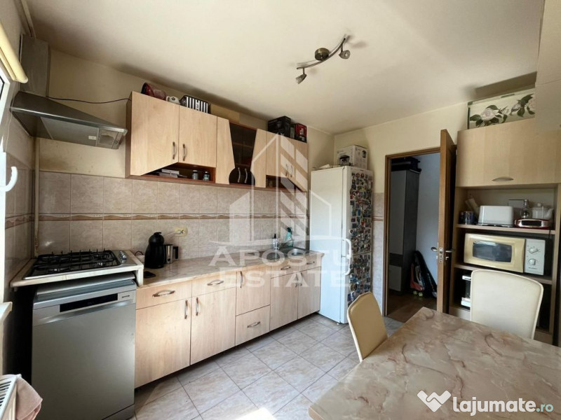 Apartament 3 camere, semidecomandat, etaj intermediar, zo... 