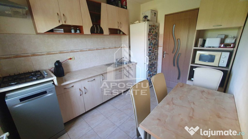 Apartament 3 camere, semidecomandat, etaj intermediar, zo... 
