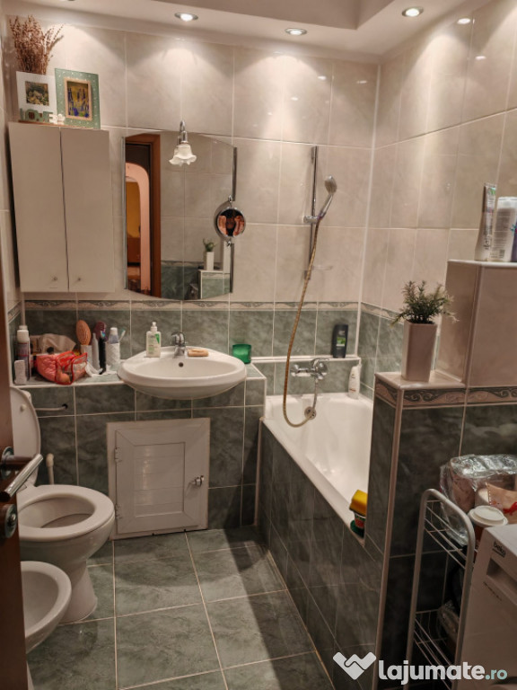 Apartament 3 camere de vanzare zona Tomis Nord, Constanta 