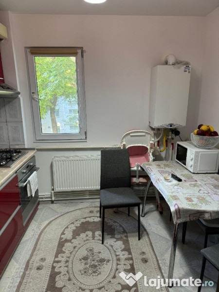 Vand apartament cu 2 camere