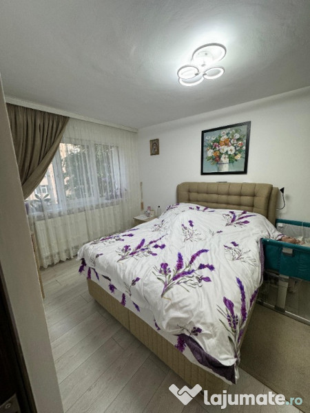 Vand apartament cu 2 camere