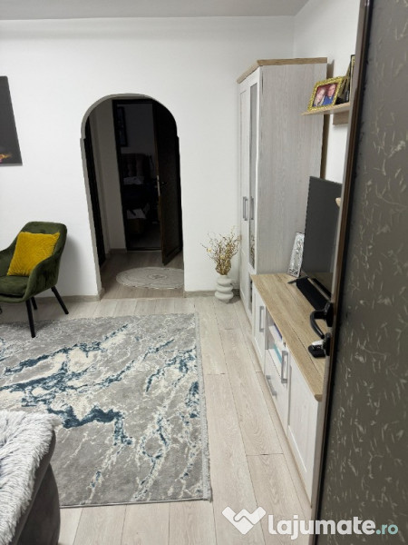 Vand apartament cu 2 camere