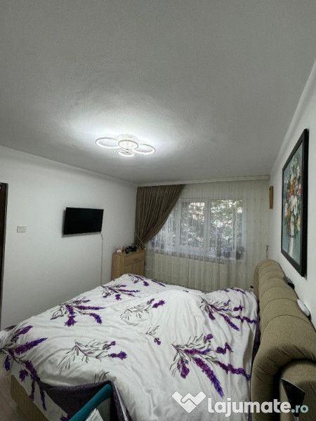 Vand apartament cu 2 camere