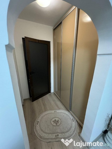 Vand apartament cu 2 camere