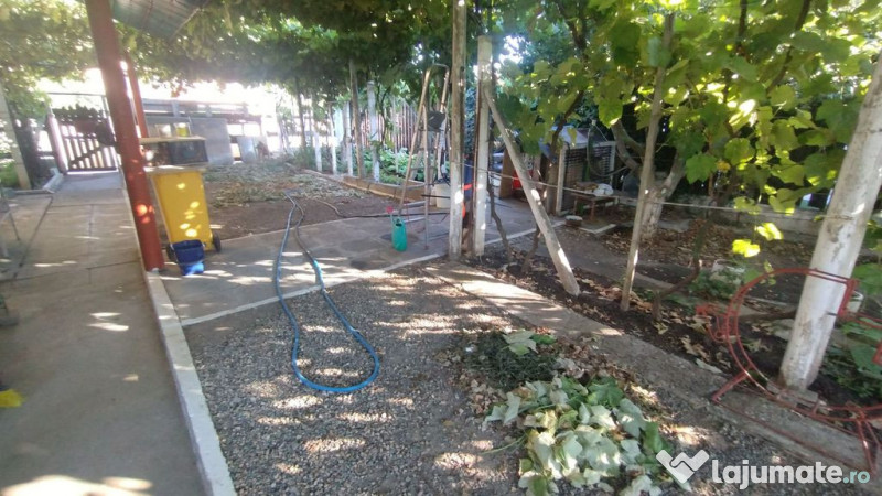 Casă, gradină, teren mare - Palazu Mare