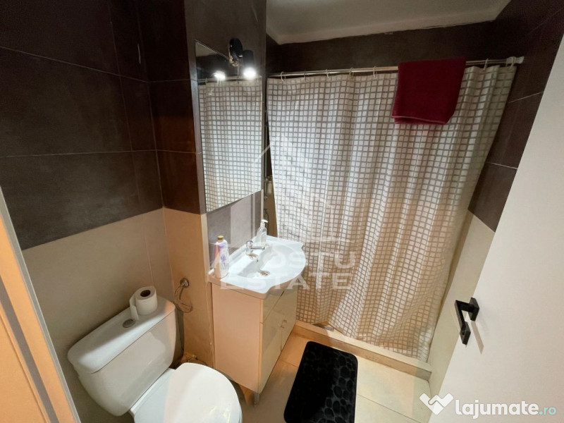 Apartament 2 camere, Decomandat, zona Spitalul Judetean.