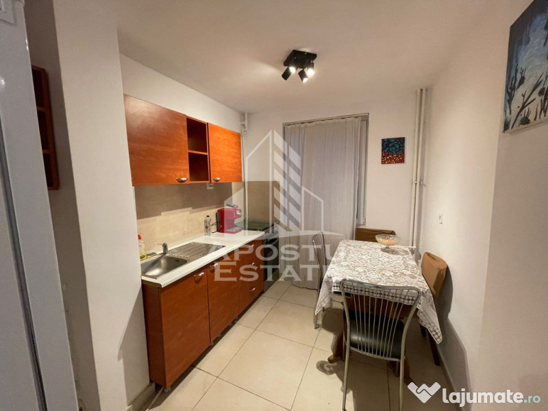 Apartament 2 camere, Decomandat, zona Spitalul Judetean.