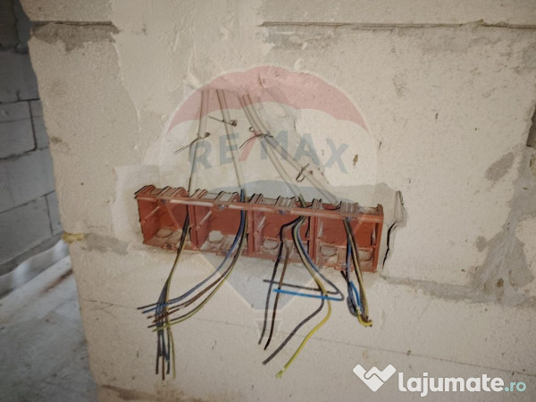 Casă / Vilă cu 8 camere de vânzare