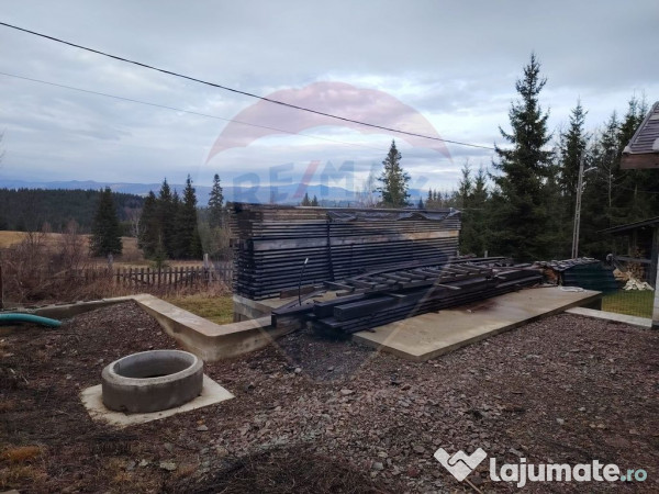 Casă / Vilă cu 8 camere de vânzare