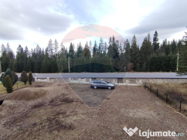 Casă / Vilă cu 8 camere de vânzare