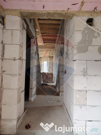 Casă / Vilă cu 8 camere de vânzare