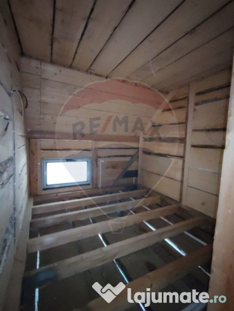 Casă / Vilă cu 8 camere de vânzare