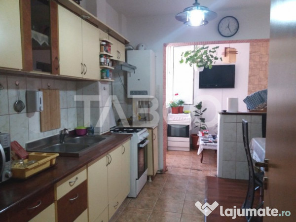 Apartament 72 mp 3 camere 2 bai etaj 3 balcon zona buna Cisn