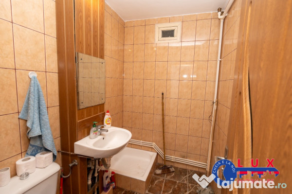 ID 6104 Spatiu comercial de vanzare *Piata Noua 