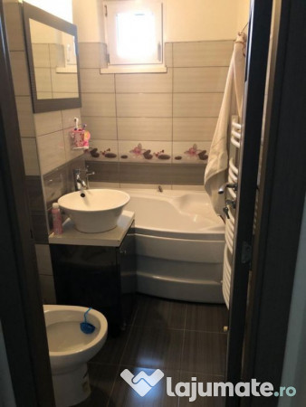 Decomandat, etaj1, Astra, Brasov 