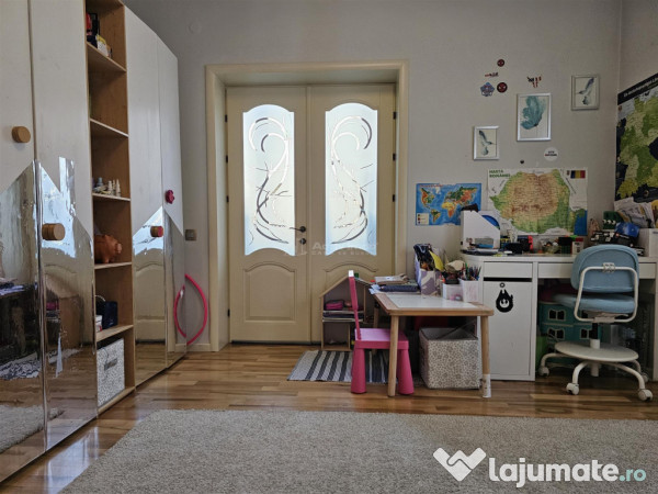 4 cam floreasca, plus 1 cam mansarda(birou), in vila, curte, 