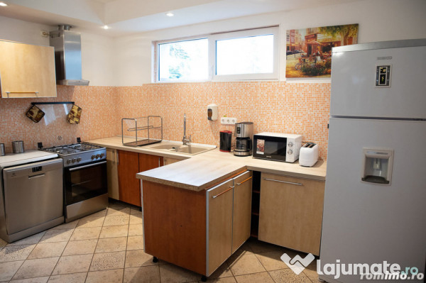 Vila / Pensiune 12 Camere - Afacere la Cheie- Predeal Cla