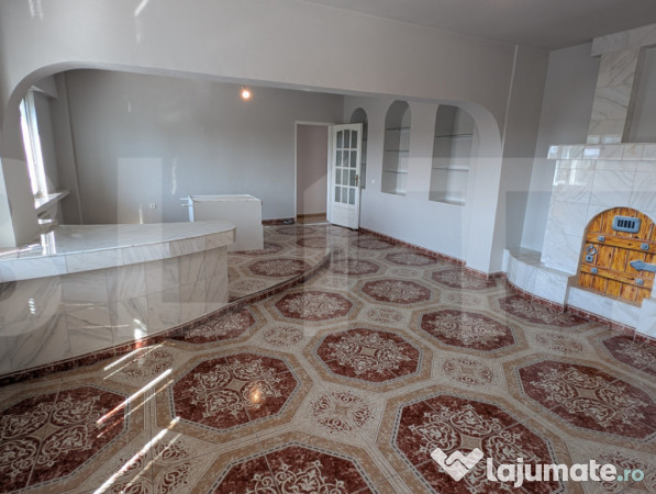 Apartament cu 4 camere, 165 mp, zona Intim