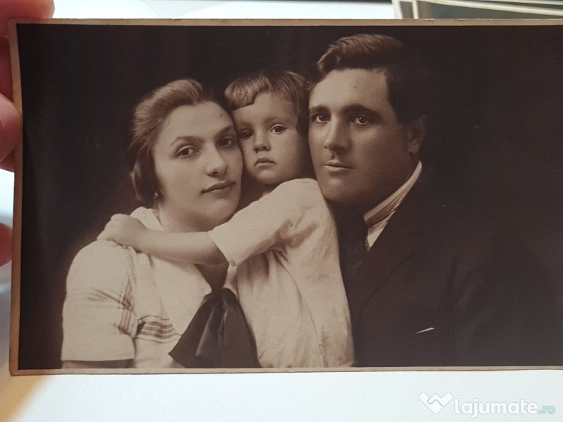 8 foto vechi de familie, tip carte poștală, ateliere maramureșene 