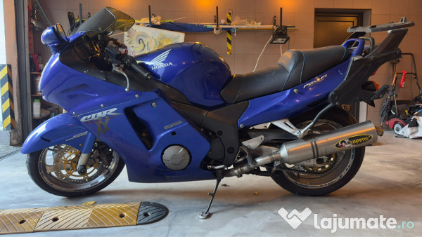 Motocicleta Honda CBR 1100XX Super Blackbird 