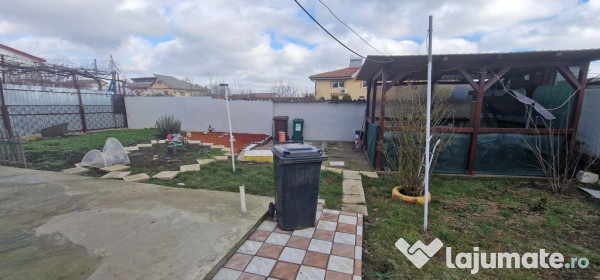 Casa ideal 2 familii, Ovidiu zona primarie.