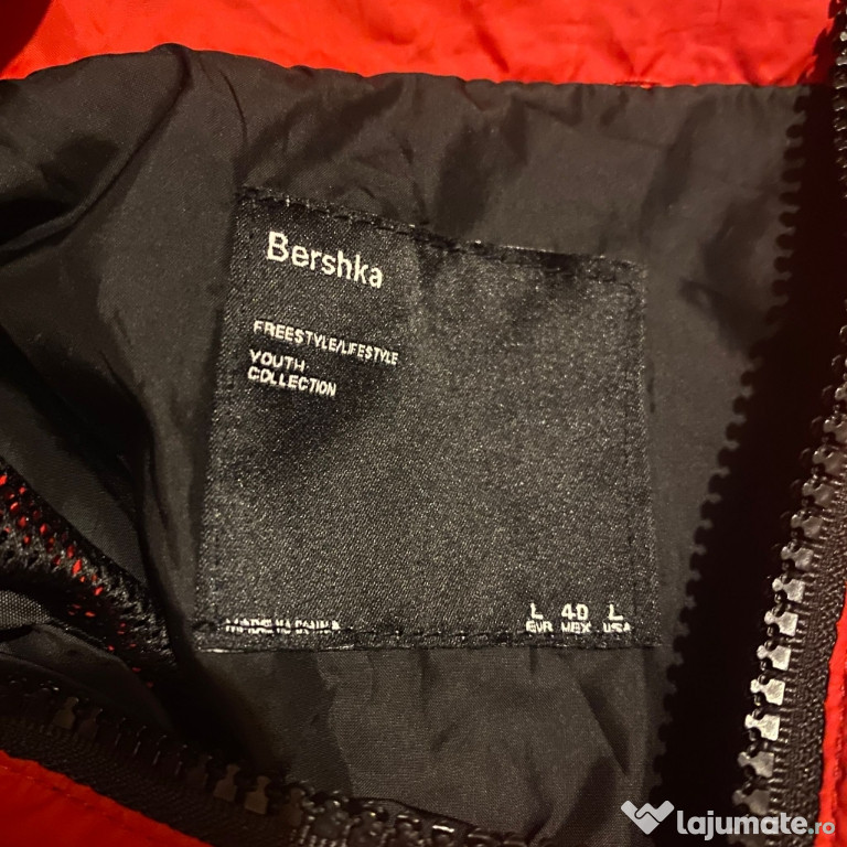 Jacheta "Stay Tuned" Bershka 