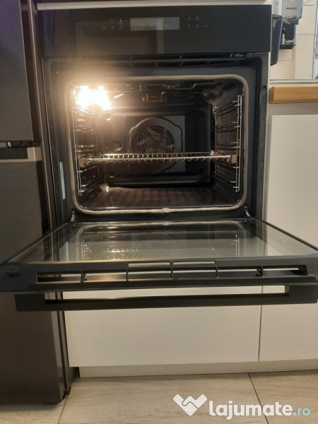 Cuptor Electrolux 72 l, Clasa A+, Autocuratare pirolitica 