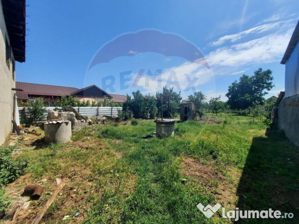 Teren 921mp Golesti / Strada Izvor 