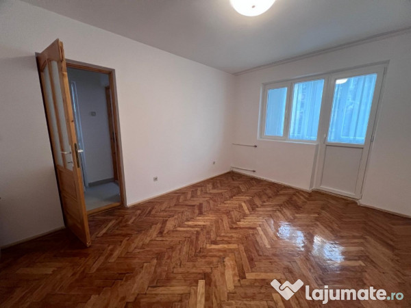 Apartament 2 camere,zona Liceul Auto