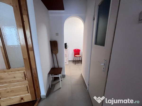 Apartament 2 camere,zona Liceul Auto
