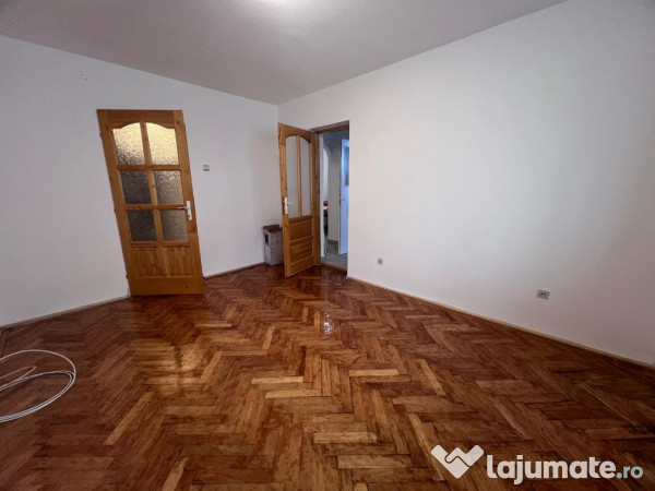 Apartament 2 camere,zona Liceul Auto