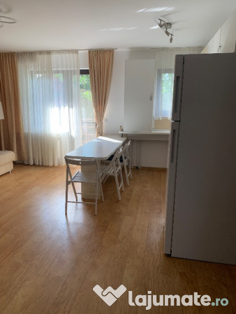 Ofer spre inchiriere apartament 3 camere zona metrou Mihai Bravu 