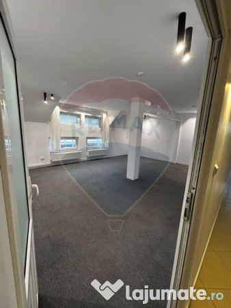 Birou 35 de mp utili lângă Carrefour 