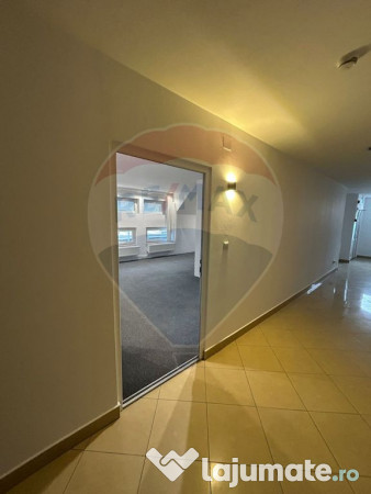 Birou 35 de mp utili lângă Carrefour 