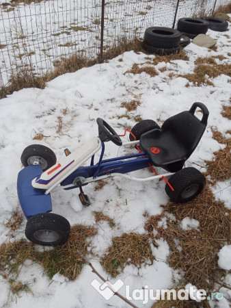 Kart cu pedale cu scaun reglabil 