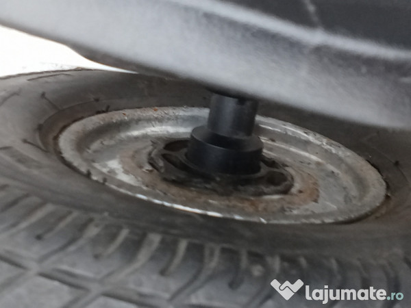 Kart cu pedale cu scaun reglabil 