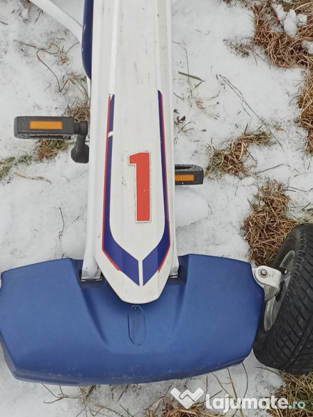 Kart cu pedale cu scaun reglabil 