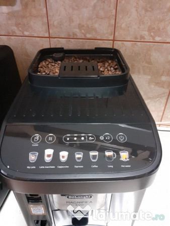 Espressor automat De Longhi Magnifica EVA cu garanție extinsă 