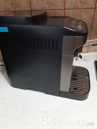 Espressor automat De Longhi Magnifica EVA cu garanție extinsă 