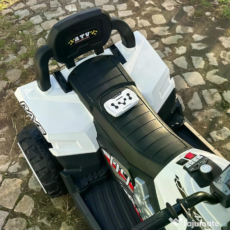 ATV electric pt. 2 copii 4x4 Kinderauto SuperOffroad V2 4x45W White