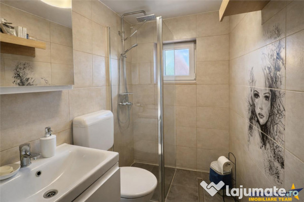 FILMTur 3D! Casa eleganta,curte amenajata, garaj, Brancovene