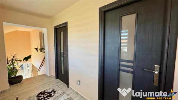 FILMTur 3D! Casa eleganta,curte amenajata, garaj, Brancovene