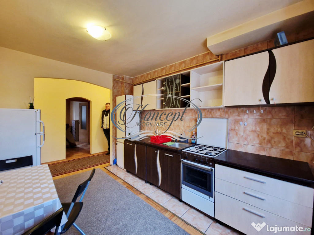 Apartament decomandat, zona Golden Tulip 