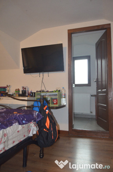Apartament trei camere in vila situat in Busteni 