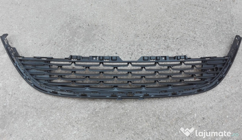 Grila din bara Opel Astra J facelift
